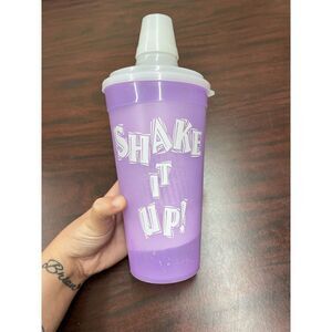 Curves Blender Bottle